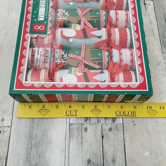 NWT Meri Meri Santa & Reindeer 8 Embellished Festive Holiday Christmas Crackers - Picture 2 of 3